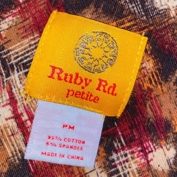 🍂Ruby Rd. V-Neck Top🍂 - Picture 9 of 9